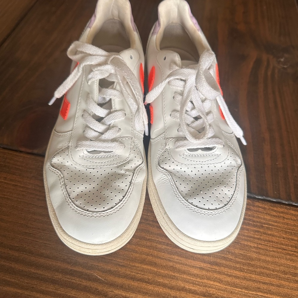 Madewell x Veja™ V-10 Leather Sneakers in Lilac and Neon Orange - Picture 6 of 7